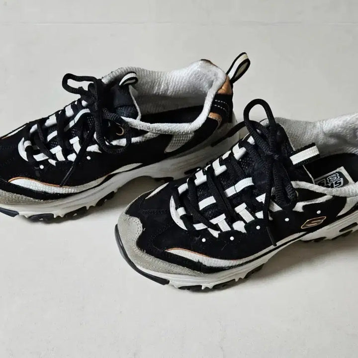 [SOLD OUT] 스케쳐스 딜라이트 운동화 230mm