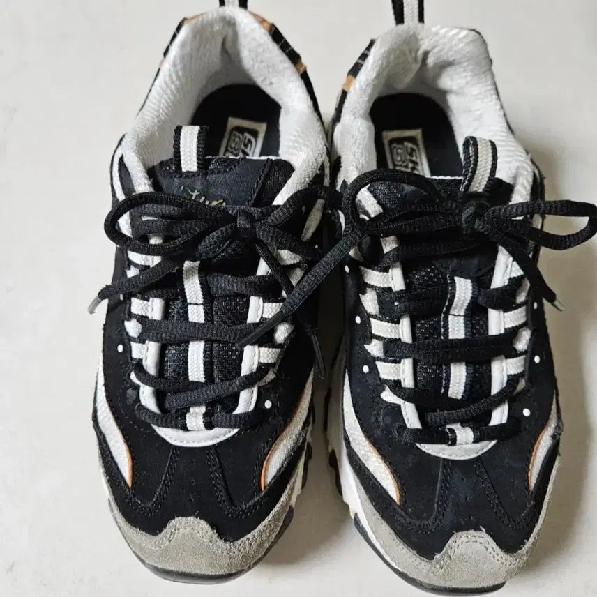 [SOLD OUT] 스케쳐스 딜라이트 운동화 230mm