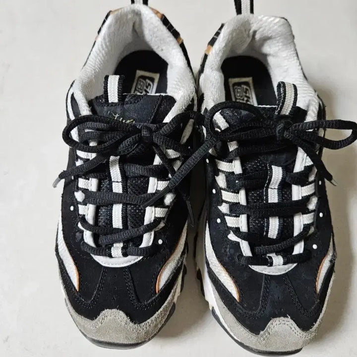 [SOLD OUT] 스케쳐스 딜라이트 운동화 230mm