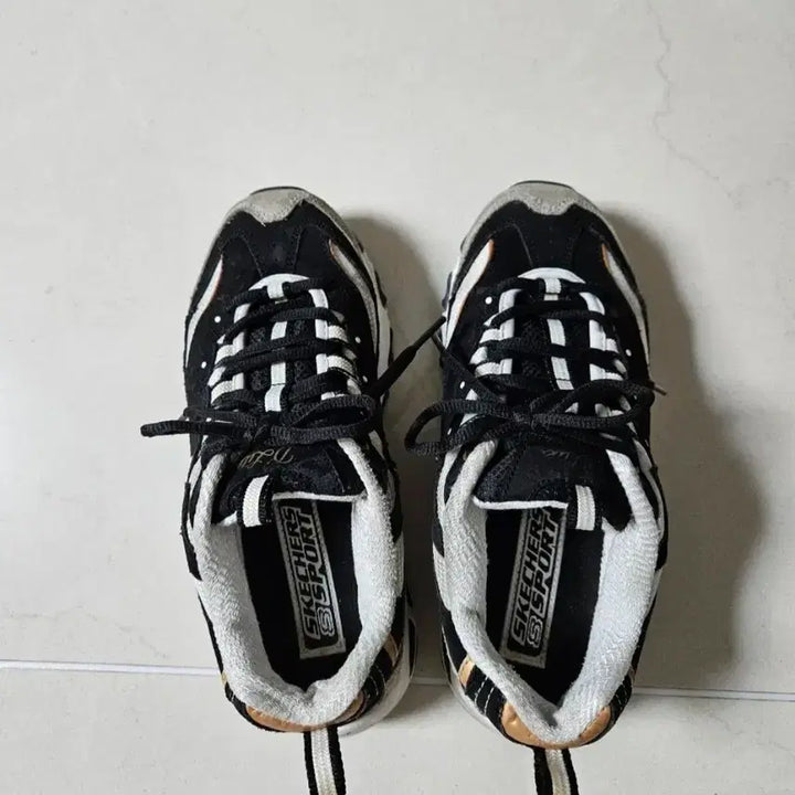 [SOLD OUT] 스케쳐스 딜라이트 운동화 230mm