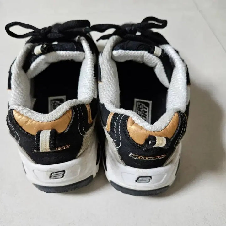 [SOLD OUT] 스케쳐스 딜라이트 운동화 230mm