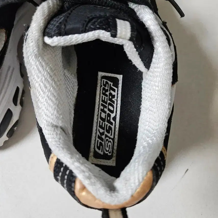 [SOLD OUT] 스케쳐스 딜라이트 운동화 230mm
