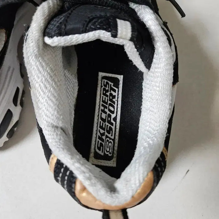 [SOLD OUT] 스케쳐스 딜라이트 운동화 230mm