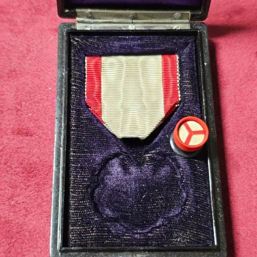 [BUNJANG] Order of the Rising Sun 8th Class Case and Ribbon / 욱일장 8등  케이스, 약장