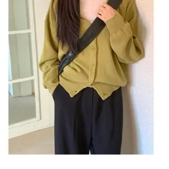 [BUNJANG] Mariround Everyday Rouge Fit Slim Fit V-Neck Cropped Color Long Sleeve Knit Cardigan / 메리어라운드 에브리데이 루즈핏 슬림핏 브이넥 크롭 컬러 긴팔 니트 가디건