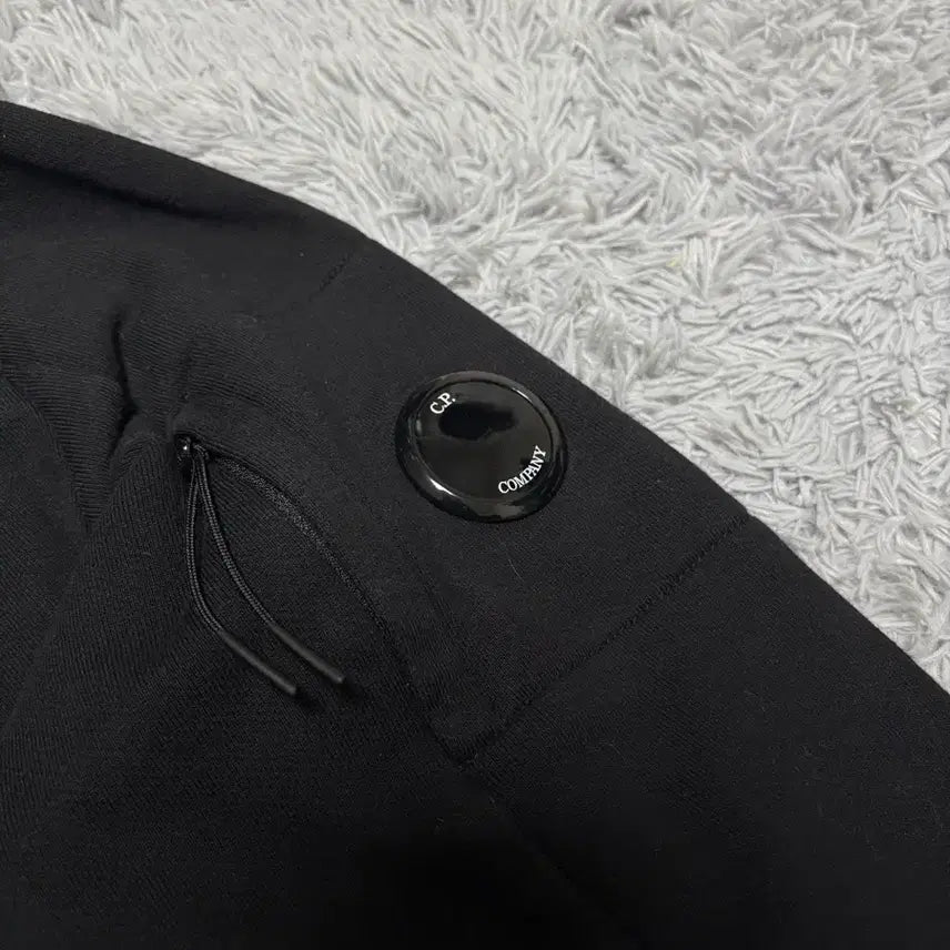 [BUNJANG] CP Company Lens Patch Sweatshirt / CP컴퍼니 렌즈 와펜 맨투맨