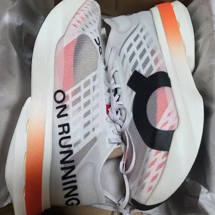 [BUNJANG] On Cloudboom Strike Carbon Running Shoes / [255사이즈] 온 클라우드붐 스트라이크 카본 러닝화 새제품 팝니다!