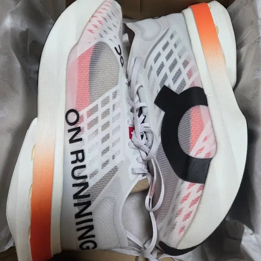 [BUNJANG] On Cloudboom Strike Carbon Running Shoes / [255사이즈] 온 클라우드붐 스트라이크 카본 러닝화 새제품 팝니다!