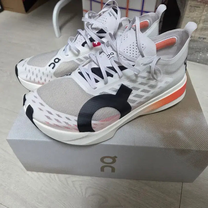 [BUNJANG] On Cloudboom Strike Carbon Running Shoes / [255사이즈] 온 클라우드붐 스트라이크 카본 러닝화 새제품 팝니다!