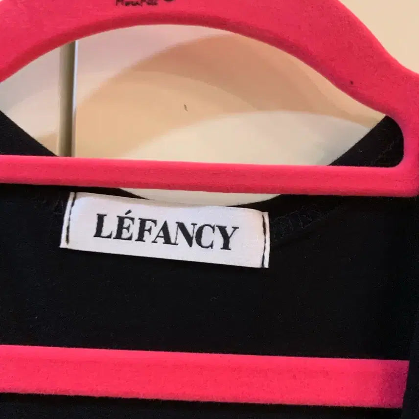 [BUNJANG] LeFansi Black Shirred Wrap T-shirt / 르팬시 블랙 셔링 랩 티셔츠