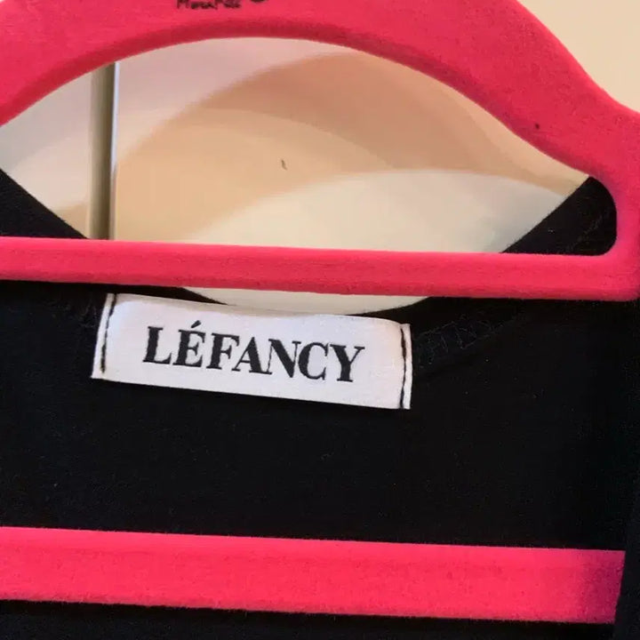 [BUNJANG] LeFansi Black Shirred Wrap T-shirt / 르팬시 블랙 셔링 랩 티셔츠