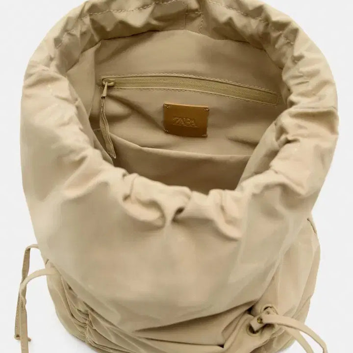 [BUNJANG] ZARA Shirred Fabric Backpack / 자라 셔링 패브릭 백팩 새상품