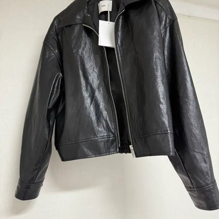 [BUNJANG] 르와 Faux Leather Short Jacket Black / 르와 뒷밴딩 페이크레더 숏자켓 블랙