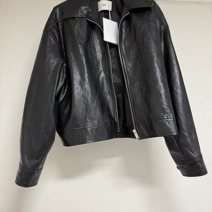 [BUNJANG] 르와 Faux Leather Short Jacket Black / 르와 뒷밴딩 페이크레더 숏자켓 블랙