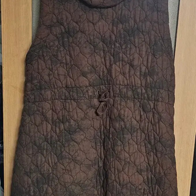 [BUNJANG] Quilted Hooded Long Vest / 면 누빔 퀼팅 후드 롱조끼 프리사이즈