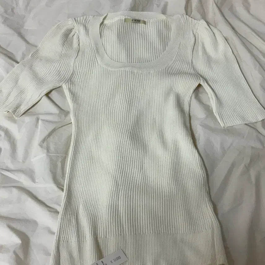 [BUNJANG] Ivory Ribbed Knit Top / 5부 아이보리 골지 니트 새상품 팝니다