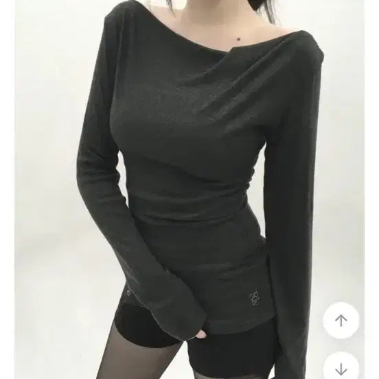 [BUNJANG] Liz 리즈리버 Off-shoulder T-shirt / 에이블리 리즈리버 메이드 오프숄더 티셔츠