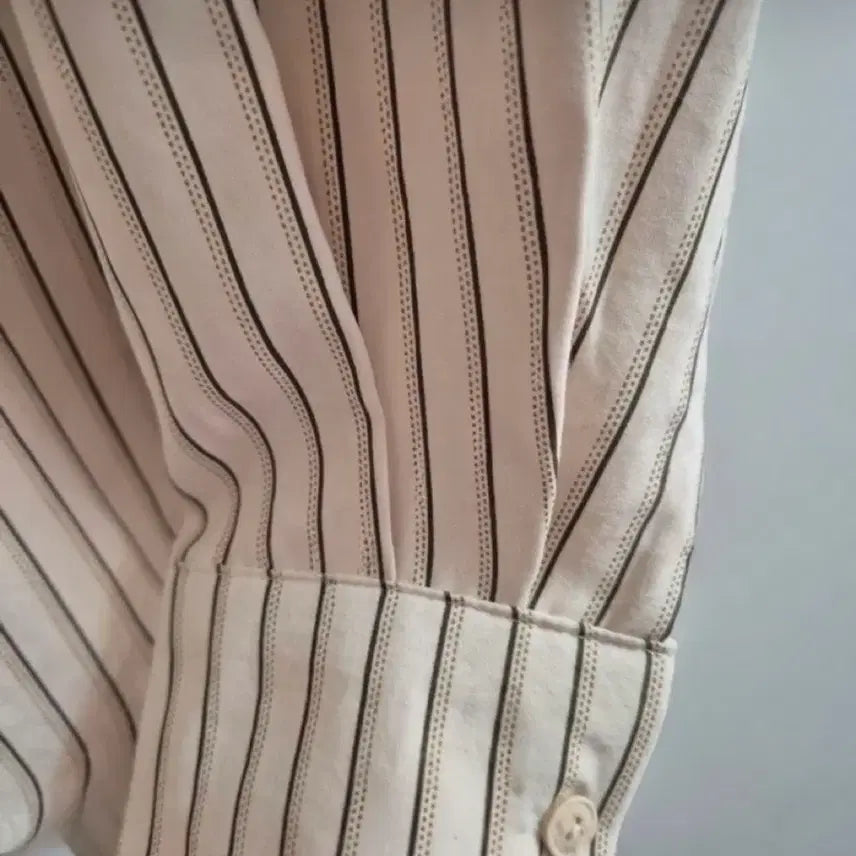 [BUNJANG] Beige Striped Shirt / 베이지 스트라이프 셔츠 남방