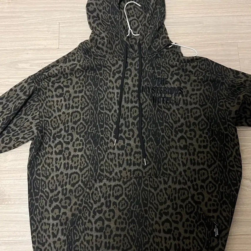 [BUNJANG] The Mysterious Hotel Hoodie / 더미스테리어스호텔 후드