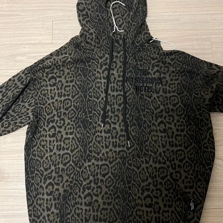 [BUNJANG] The Mysterious Hotel Hoodie / 더미스테리어스호텔 후드