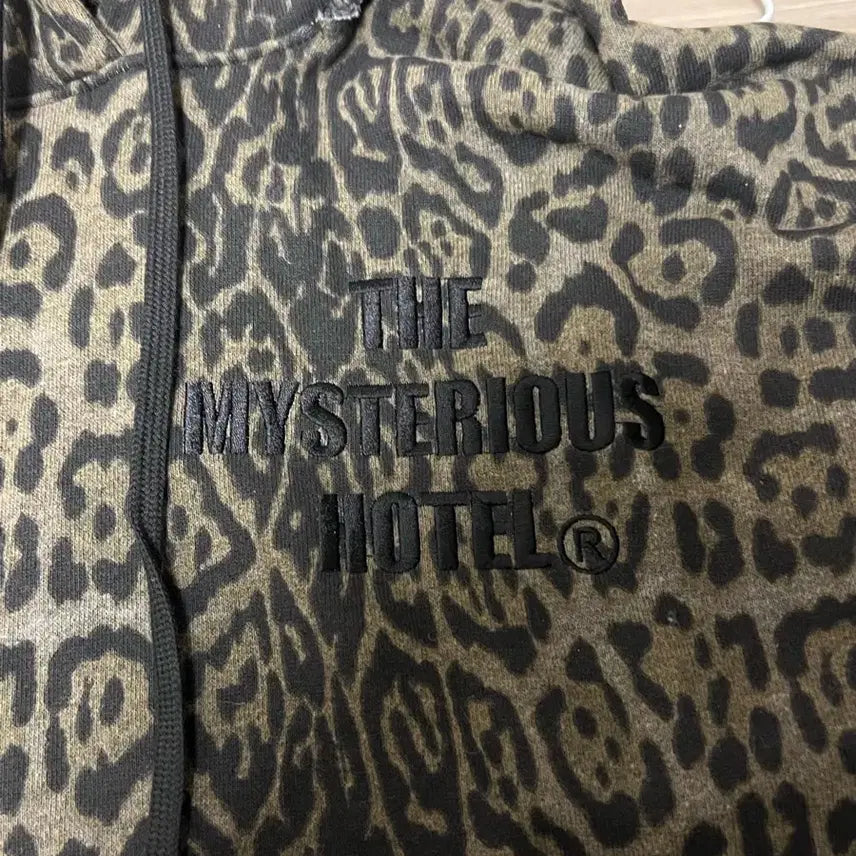 [BUNJANG] The Mysterious Hotel Hoodie / 더미스테리어스호텔 후드