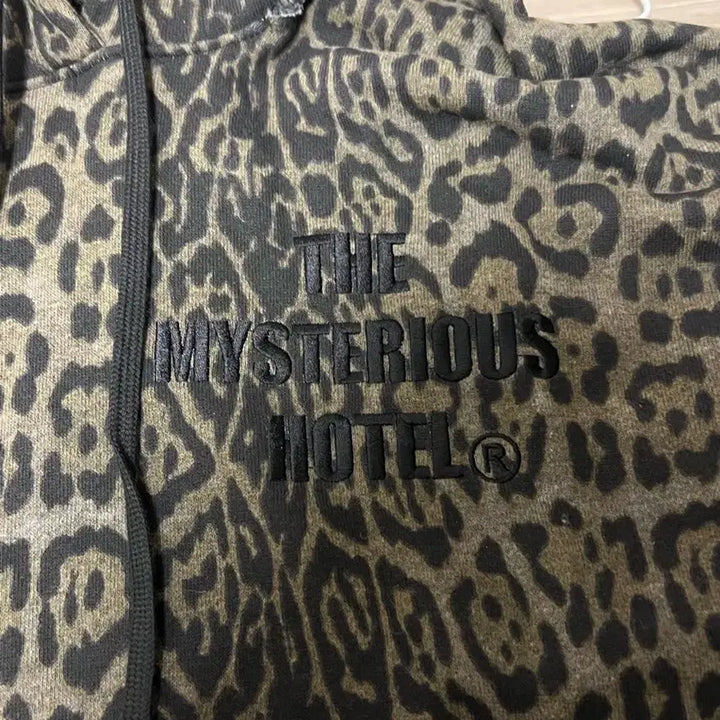 [BUNJANG] The Mysterious Hotel Hoodie / 더미스테리어스호텔 후드