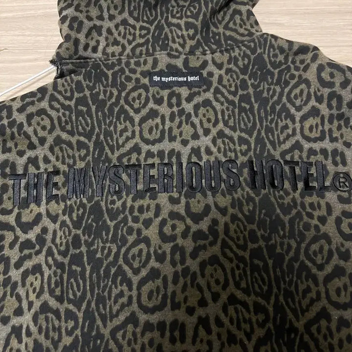 [BUNJANG] The Mysterious Hotel Hoodie / 더미스테리어스호텔 후드