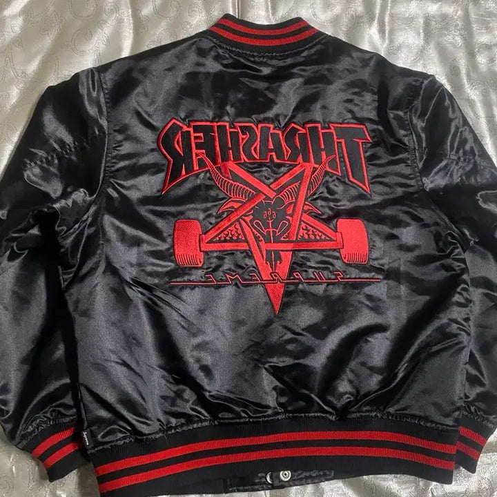 [BUNJANG] Supreme Thrasher Satin Varsity Jacket / (S)슈프림 21FW 트레셔 사틴 바시티 자켓