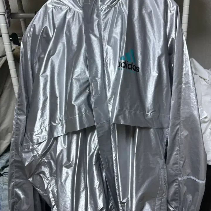 [SOLD OUT] 아디다스 이큅먼트 메탈릭 실버 윈드브레이커 jn4526 2xl