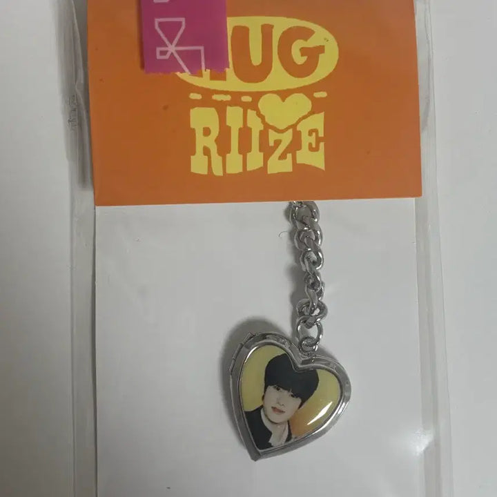 [BUNJANG] RIIZE Sohee Hug Heart Key Holder / 라이즈 소희 허그 미러 키 홀더 하트 키링