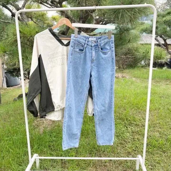 [BUNJANG] 26-Inch Light Wash Denim Straight Leg Jeans / 26인치 연청 데님 청 일자 청바지 팬츠 청팬츠 데님팬츠