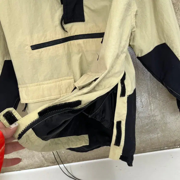 [BUNJANG] Kicks Anorak Windbreaker / kicks바스락 아노락 바람막이