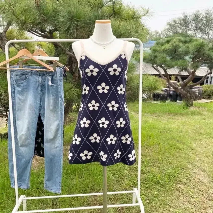 [BUNJANG] Floral Jacquard Bustier Mini Dress / 꽃 플라워 자가드 뷔스티에 끈 나시 민소매 니트 슬림핏 미니 원피스