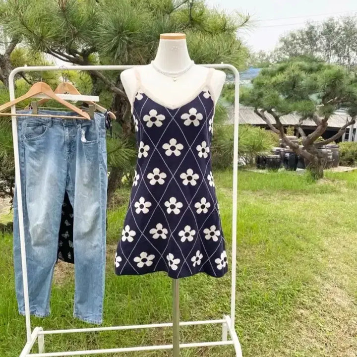 [BUNJANG] Floral Jacquard Bustier Mini Dress / 꽃 플라워 자가드 뷔스티에 끈 나시 민소매 니트 슬림핏 미니 원피스