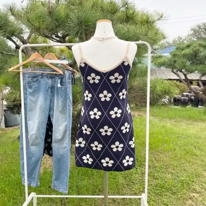 [BUNJANG] Floral Jacquard Bustier Mini Dress / 꽃 플라워 자가드 뷔스티에 끈 나시 민소매 니트 슬림핏 미니 원피스