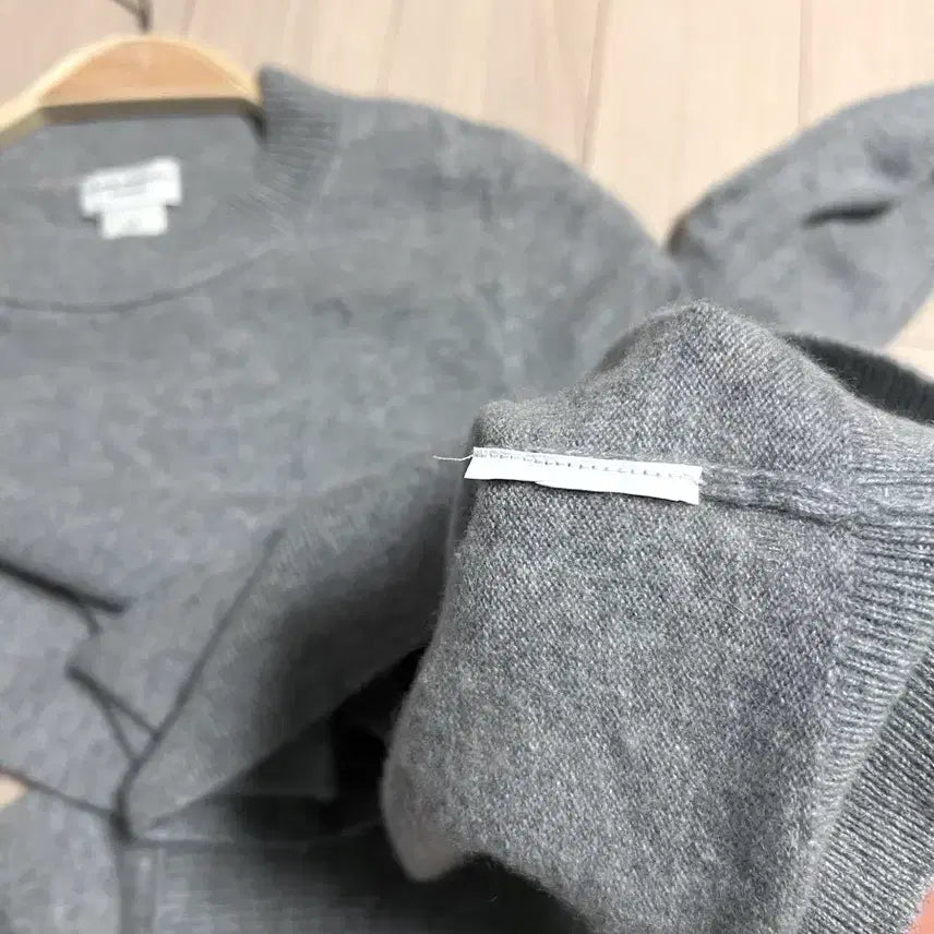 [BUNJANG] Club Monaco Cashmere 100% Slit Button Knit Sweater / 한섬 클럽모나코 캐시미어100% 소매 슬릿 버튼 니트 그레이 회색