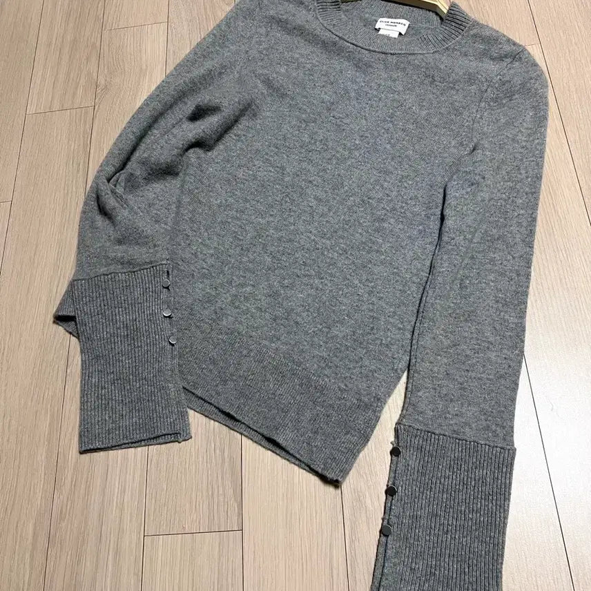 [BUNJANG] Club Monaco Cashmere 100% Slit Button Knit Sweater / 한섬 클럽모나코 캐시미어100% 소매 슬릿 버튼 니트 그레이 회색