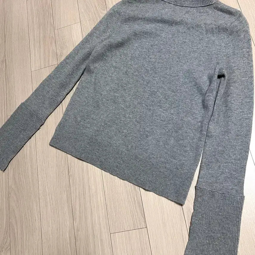 [BUNJANG] Club Monaco Cashmere 100% Slit Button Knit Sweater / 한섬 클럽모나코 캐시미어100% 소매 슬릿 버튼 니트 그레이 회색
