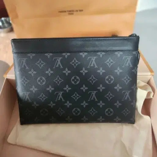 [BUNJANG] Louis Vuitton Pochette To Go Monogram Eclipse Clutch / 루이비통 포쉐트 투 고 모노그램 이클립스 블랙