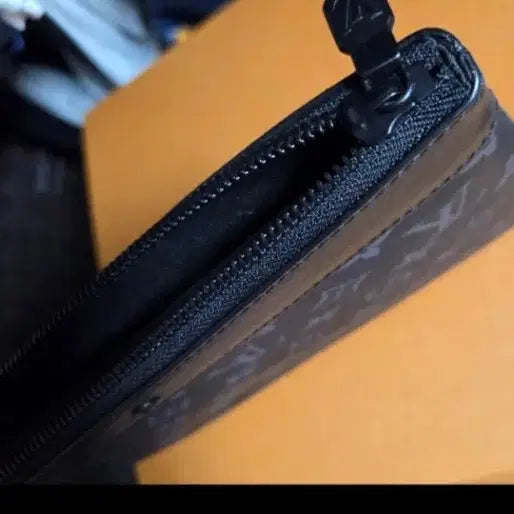 [BUNJANG] Louis Vuitton Pochette To Go Monogram Eclipse Clutch / 루이비통 포쉐트 투 고 모노그램 이클립스 블랙
