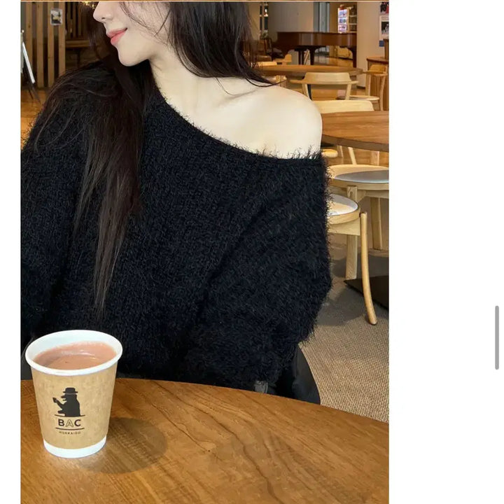 [BUNJANG] Black Fur Knit Sweater / 오프숄더 퍼 니트 블랙