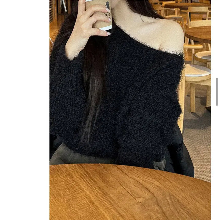 [BUNJANG] Black Fur Knit Sweater / 오프숄더 퍼 니트 블랙