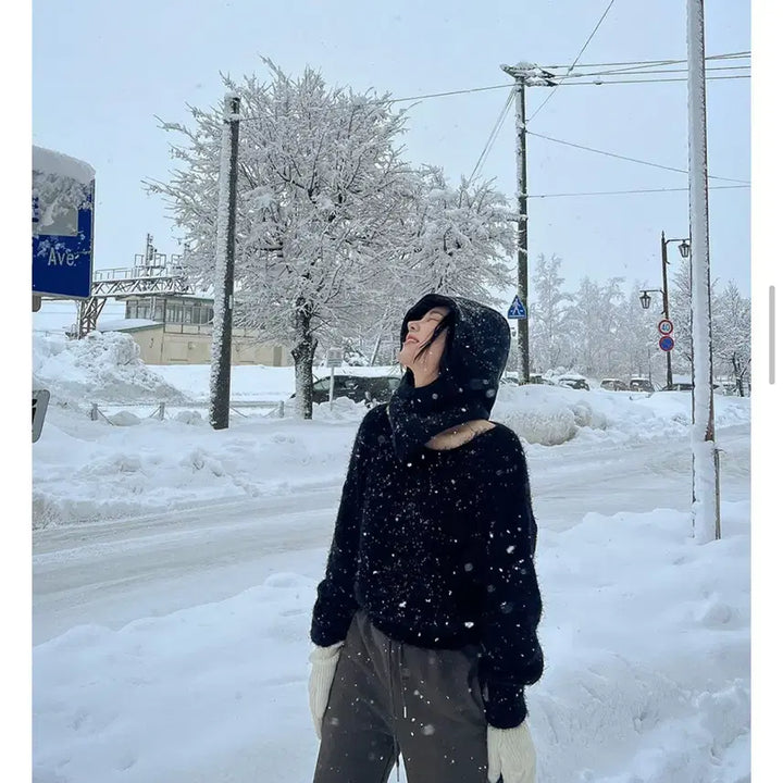 [BUNJANG] Black Fur Knit Sweater / 오프숄더 퍼 니트 블랙