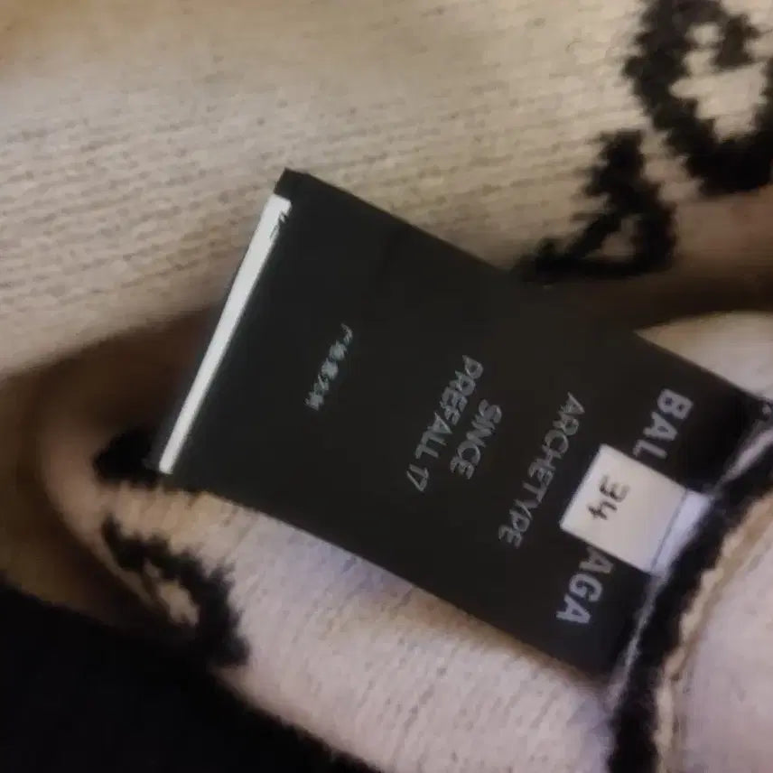 [BUNJANG] Balenciaga Multi Logo Knit Sweater / 발렌시아가 멀티로고 니트 M (국내 여자 55~66 남자 95 M )