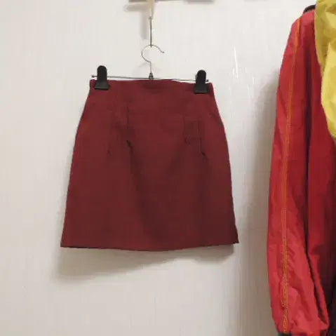 [BUNJANG] Wine-Colored Mini Skirt / 와인 컬러 핏 이뿐 미니 스커트