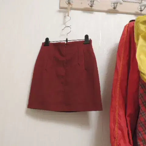 [BUNJANG] Wine-Colored Mini Skirt / 와인 컬러 핏 이뿐 미니 스커트