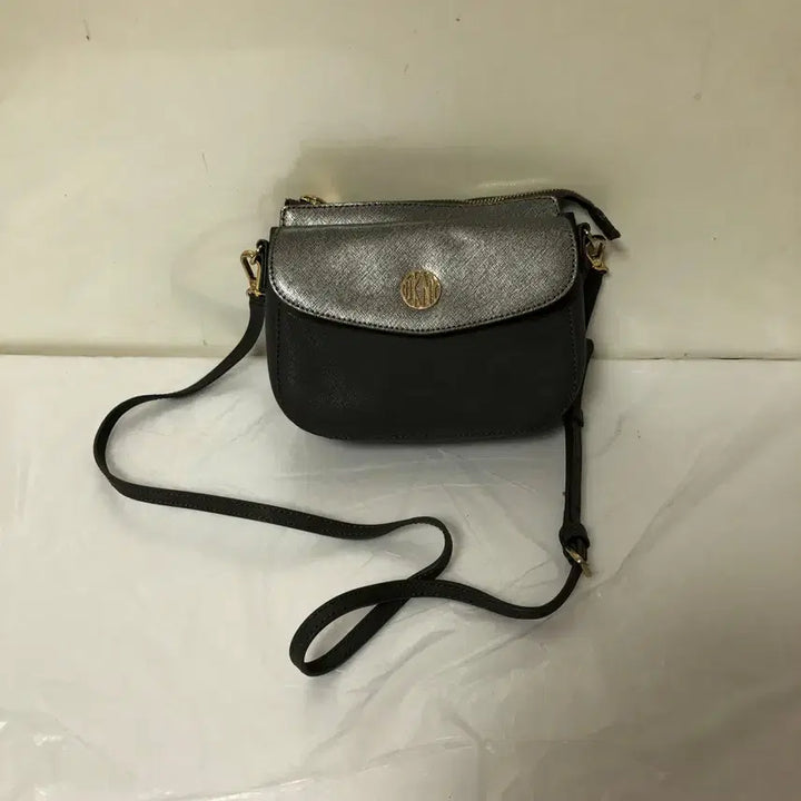 [BUNJANG] DKNY Crossbody Bag / DKNY 크로스백@9995