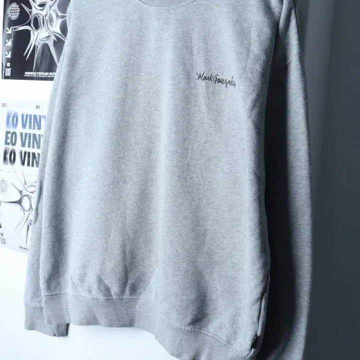 [BUNJANG] Mark Gonzales Small Logo Gray Sweatshirt / (M-XL) 마크곤잘레스 맨투맨 티셔츠 스몰로고 그레이 기모-1789B