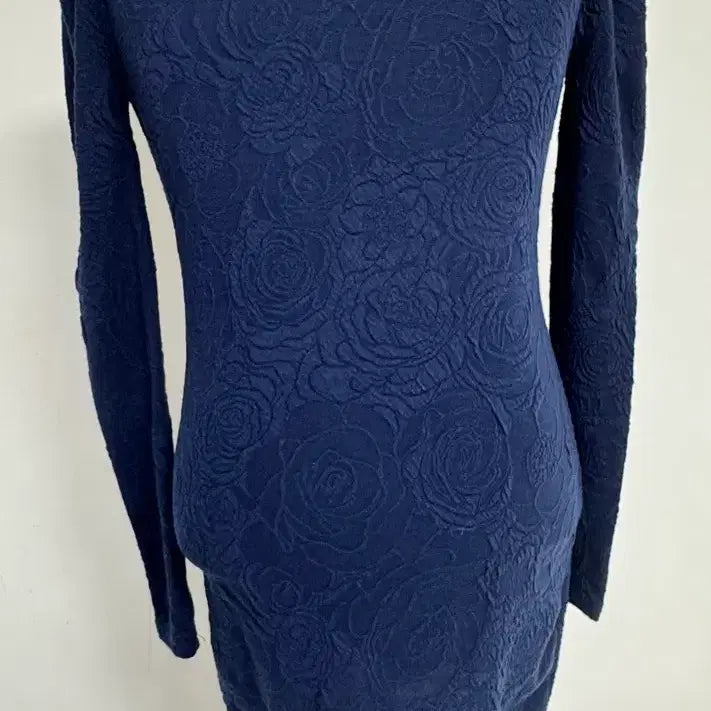 [BUNJANG] Navy Embossed Floral Mini Dress / 네이비 플라워 엠보싱 긴팔 미니 원피스