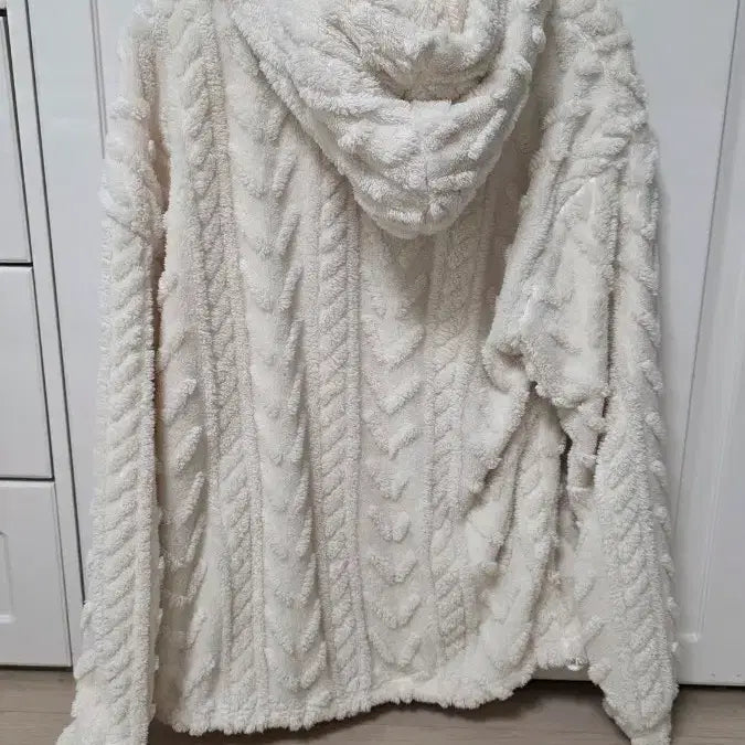 [BUNJANG] White Boa Knit Hoodie / 화이트 보아 니트후드